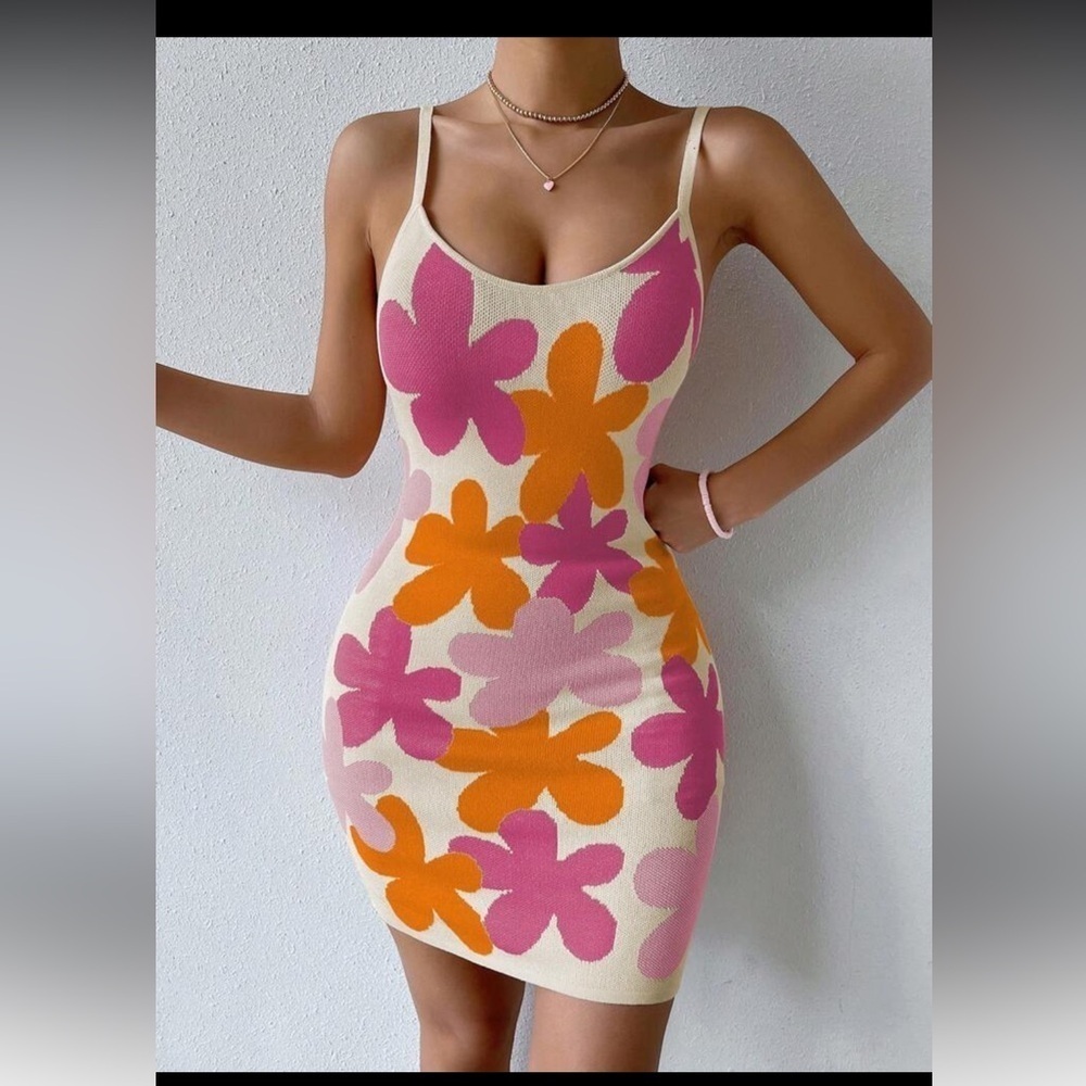 Women Floral Pattern
Spaghetti Strap Fitted Knit
Dress